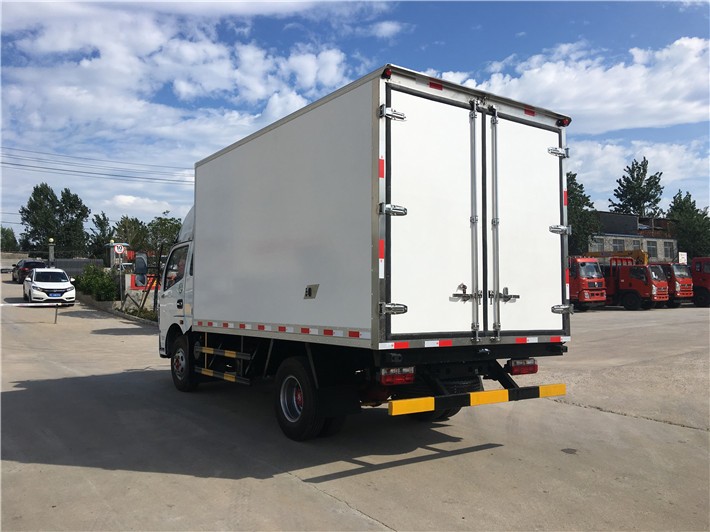 富錦新款東風4米2冷藏車廠家 專業制造，冷鏈運輸的可靠伙伴